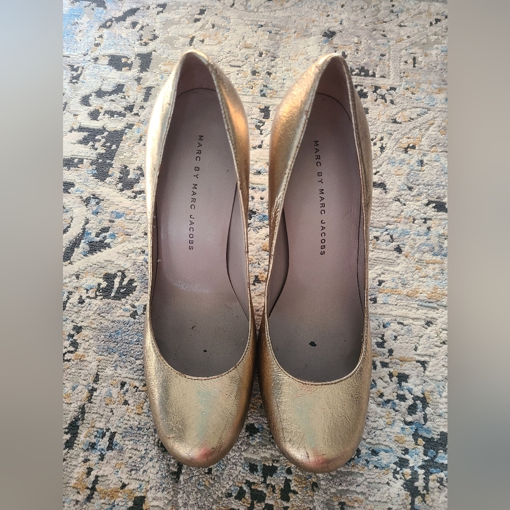 MARC BY MARC JACOBS metallic gold heels
